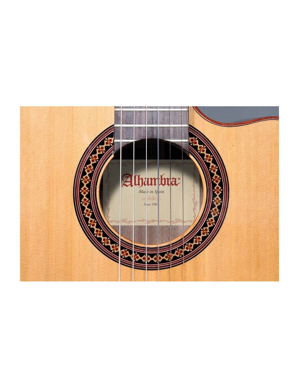 Alhambra Iberia Ziricote CTW E8 Electro-classical guitar narrow body 915 Iberia Ziricote CTW E8 Thin body